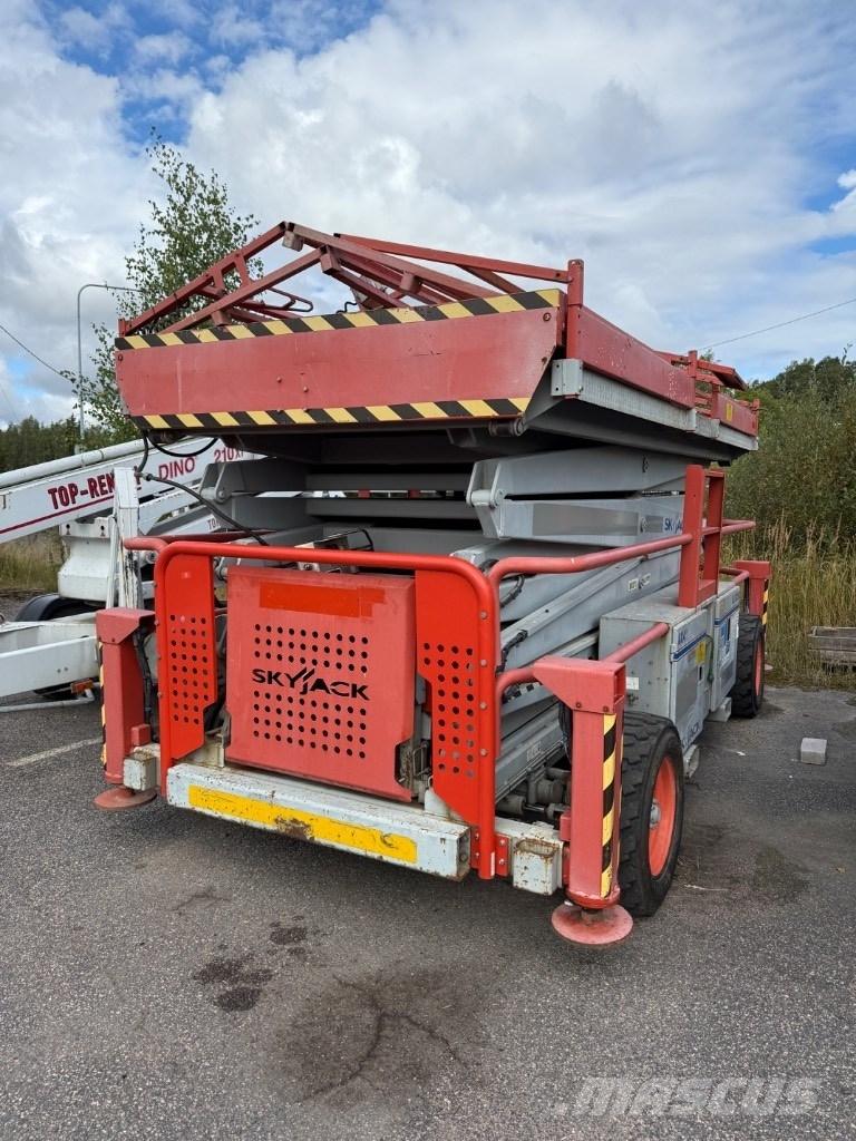 SkyJack SJ 9250 RT Nožnicové zdvíhacie plošiny
