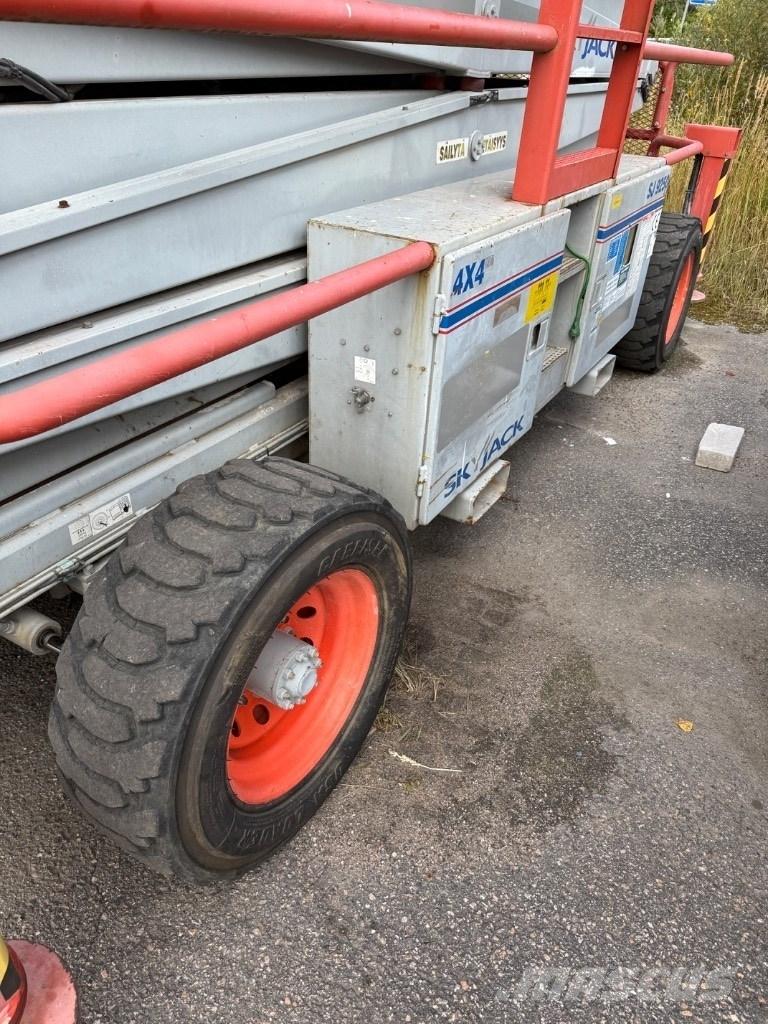 SkyJack SJ 9250 RT Nožnicové zdvíhacie plošiny