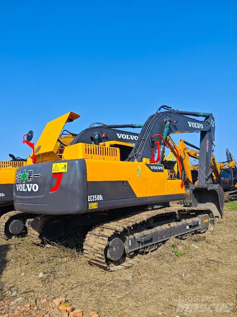 Volvo EC 250 D L Pásové rýpadlá