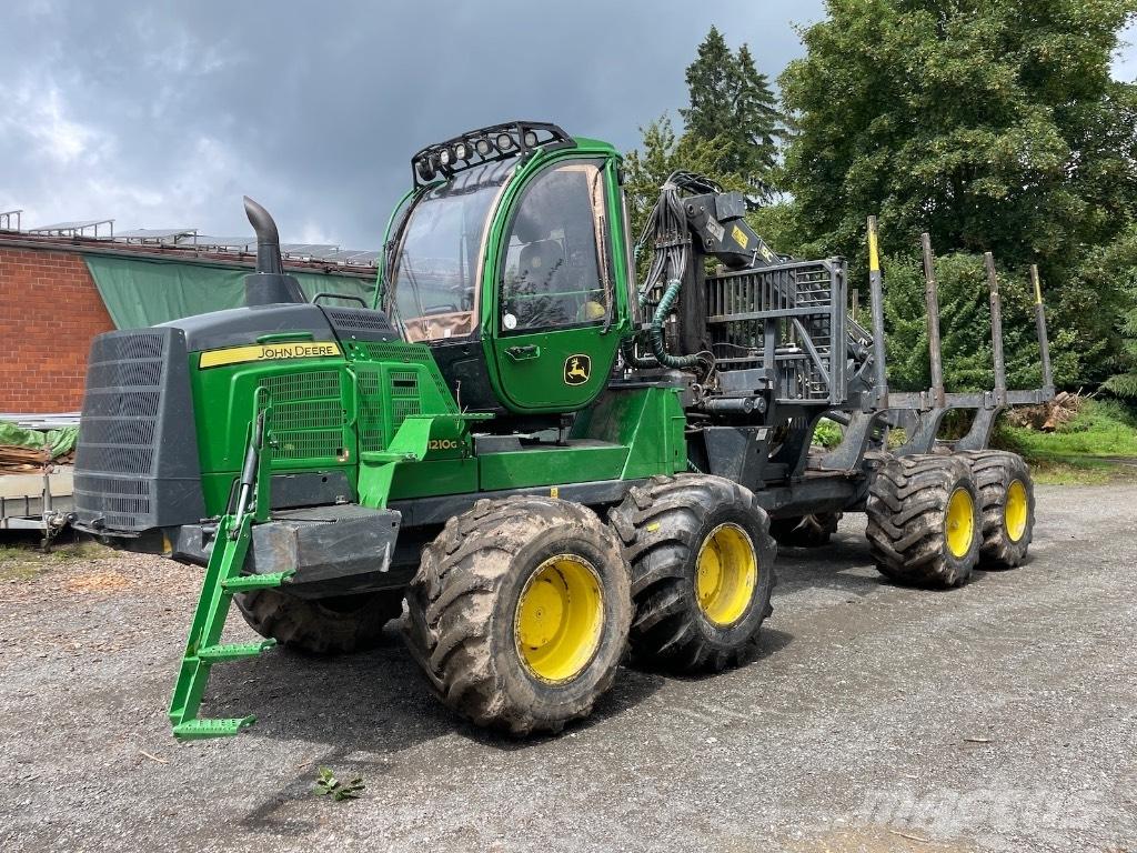 John Deere 1210 G Lesné traktory