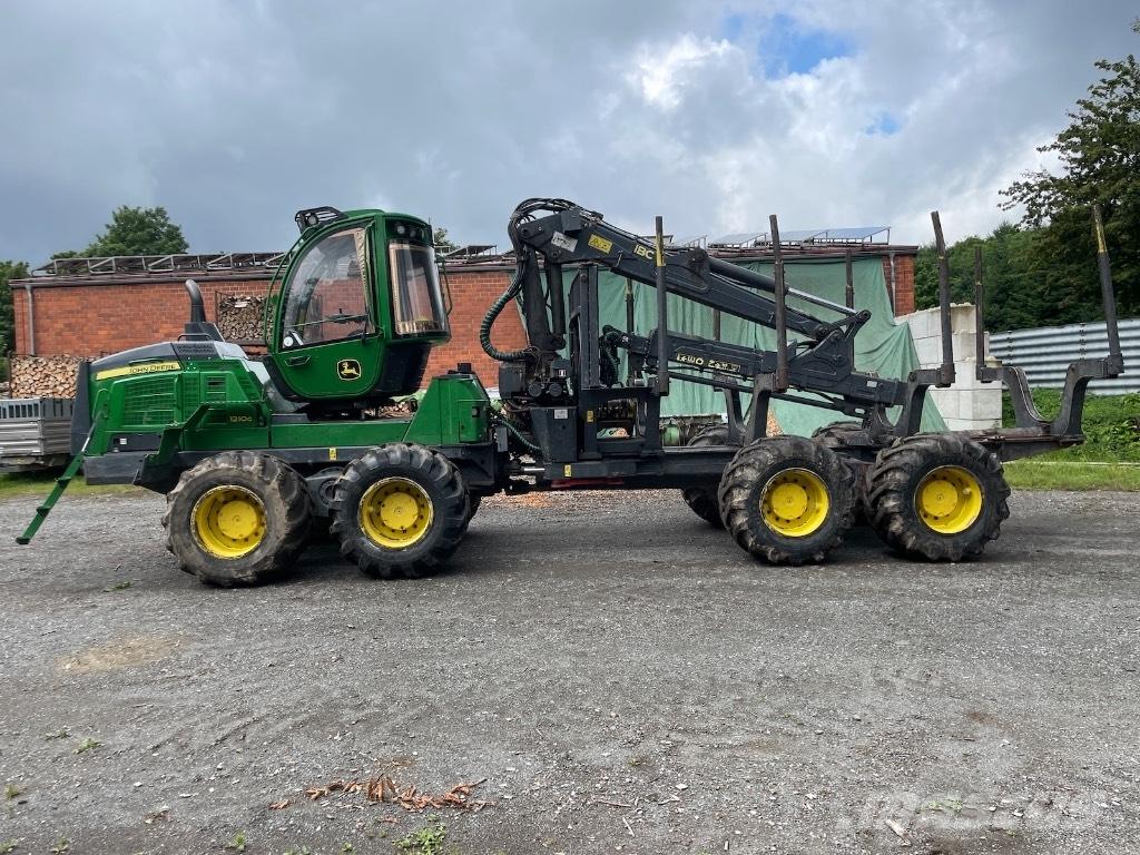 John Deere 1210 G Lesné traktory