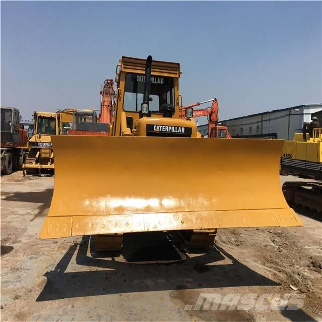 CAT D 6 D Pásové dozéry