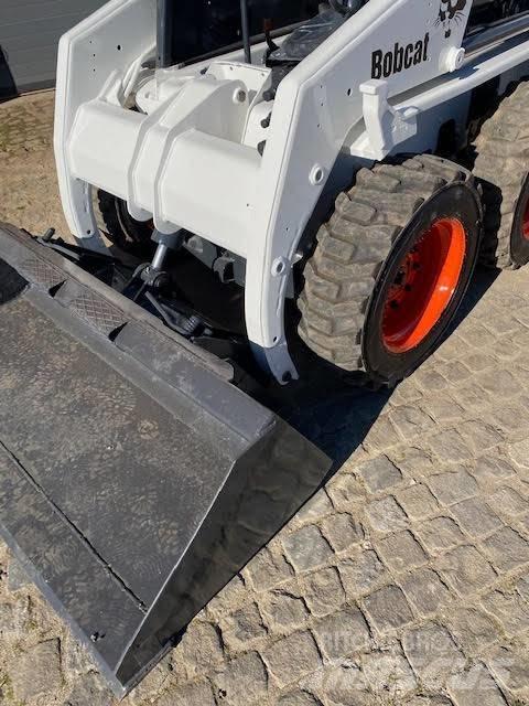 Bobcat S 130 Mininakladače
