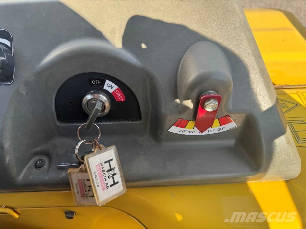 Yanmar C30R-3TV Pásové sklápače