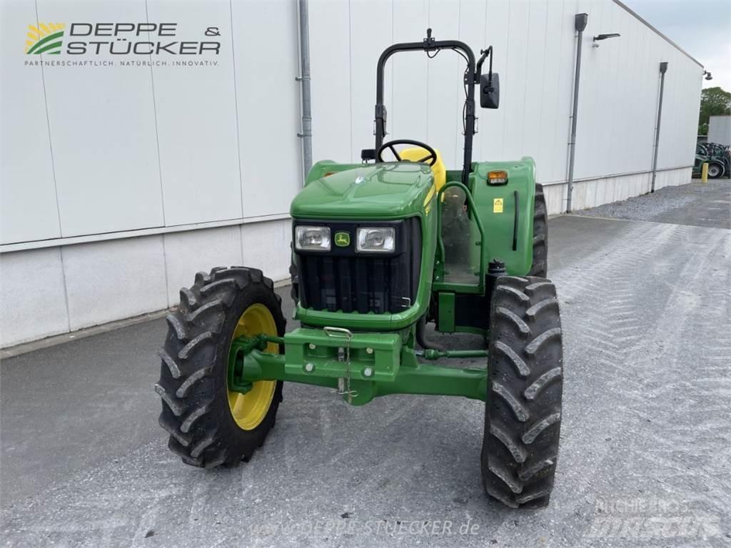 John Deere 5055E Traktory