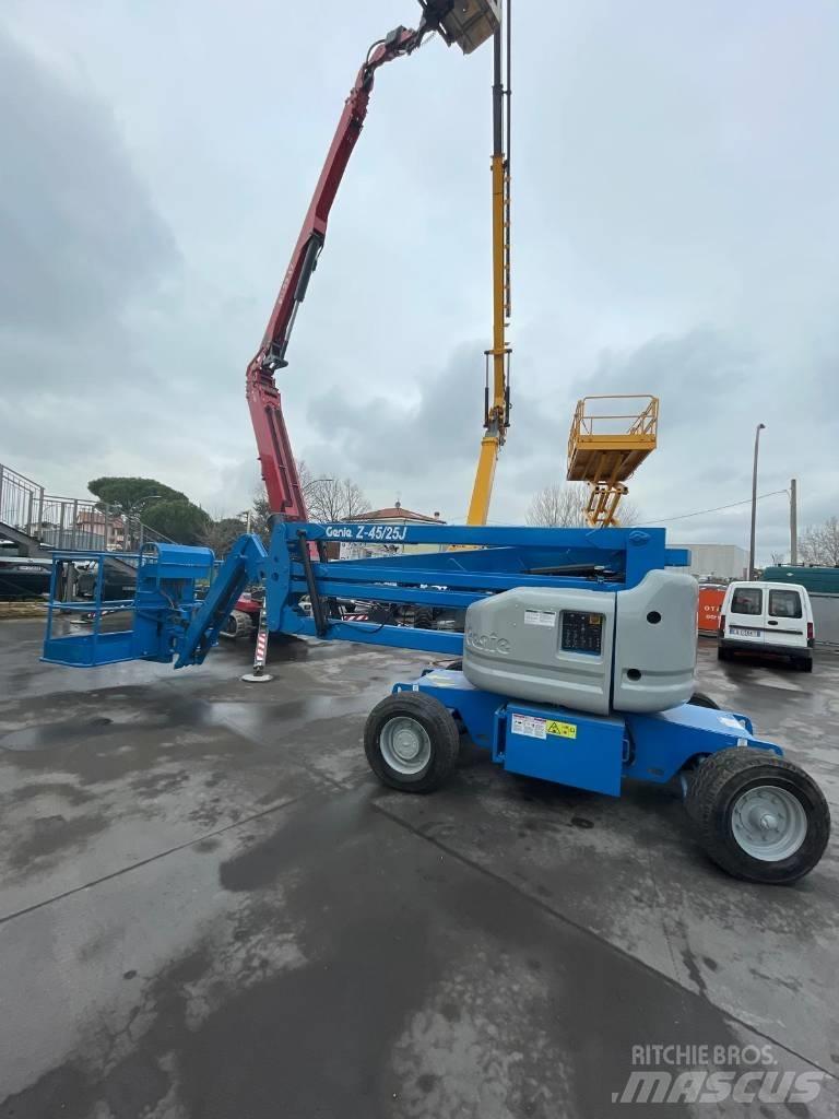Genie Z 45/25 BI Kĺbové plošiny
