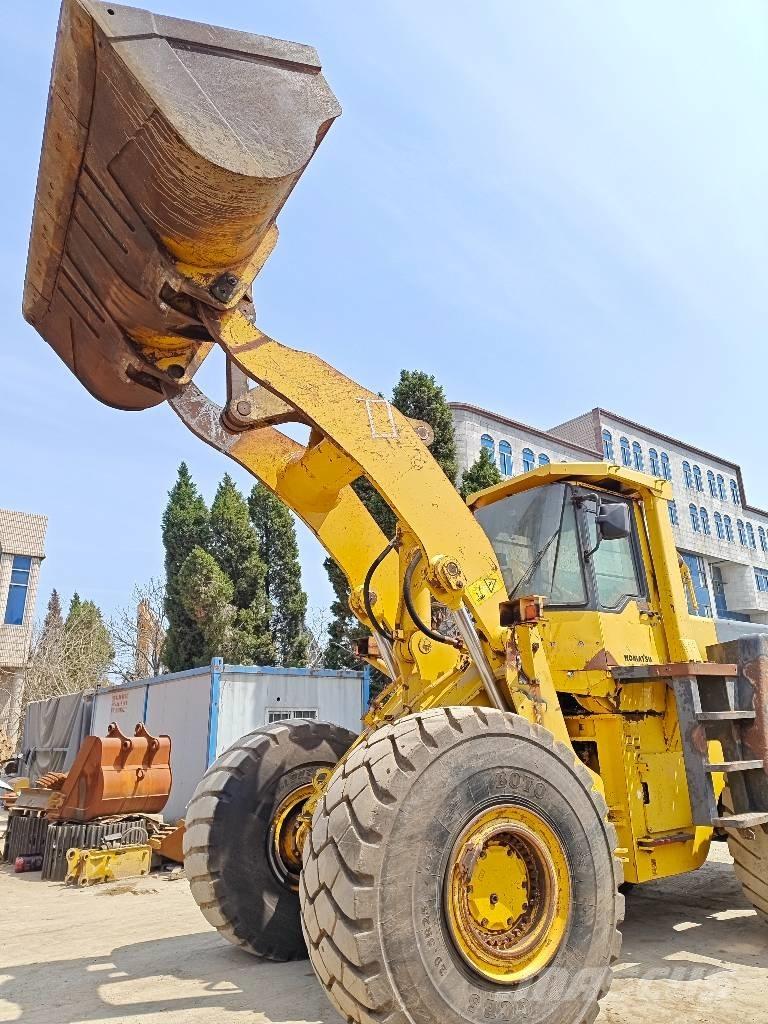 Komatsu WA 500 Kolesové nakladače