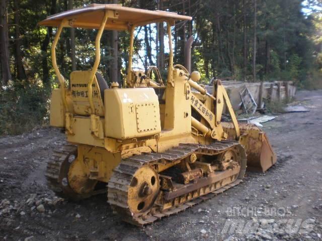 Mitsubishi BS3F Pásové dozéry