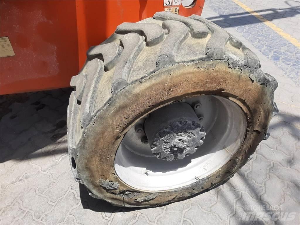 JLG 800AJ Kĺbové plošiny