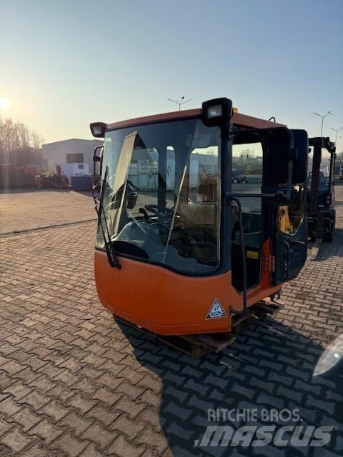 Doosan DL 420-3 CAB Kabíny a interiér