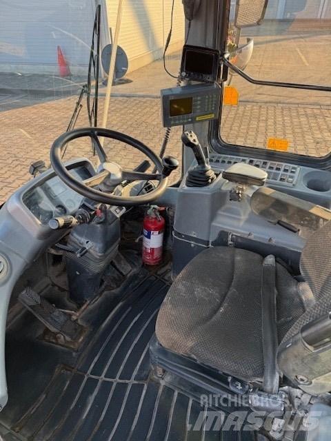 Doosan DL 420-3 CAB Kabíny a interiér