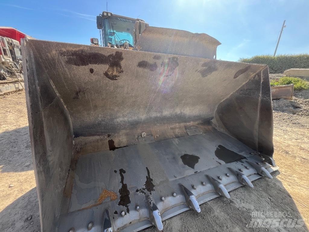Volvo L180F Kolesové nakladače