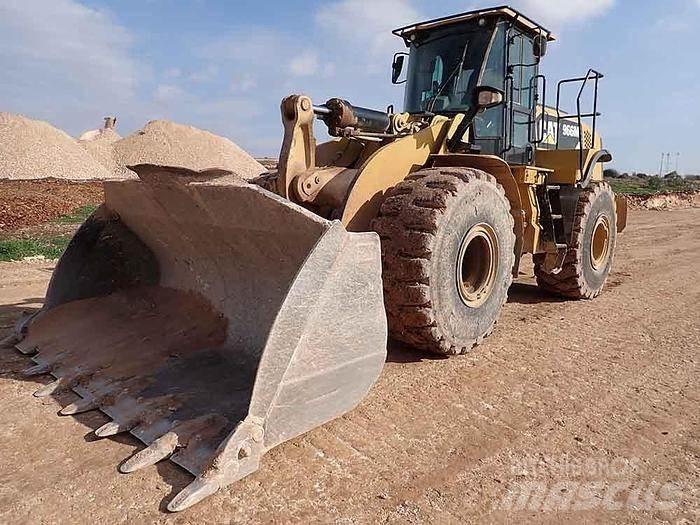 CAT 966M Kolesové nakladače