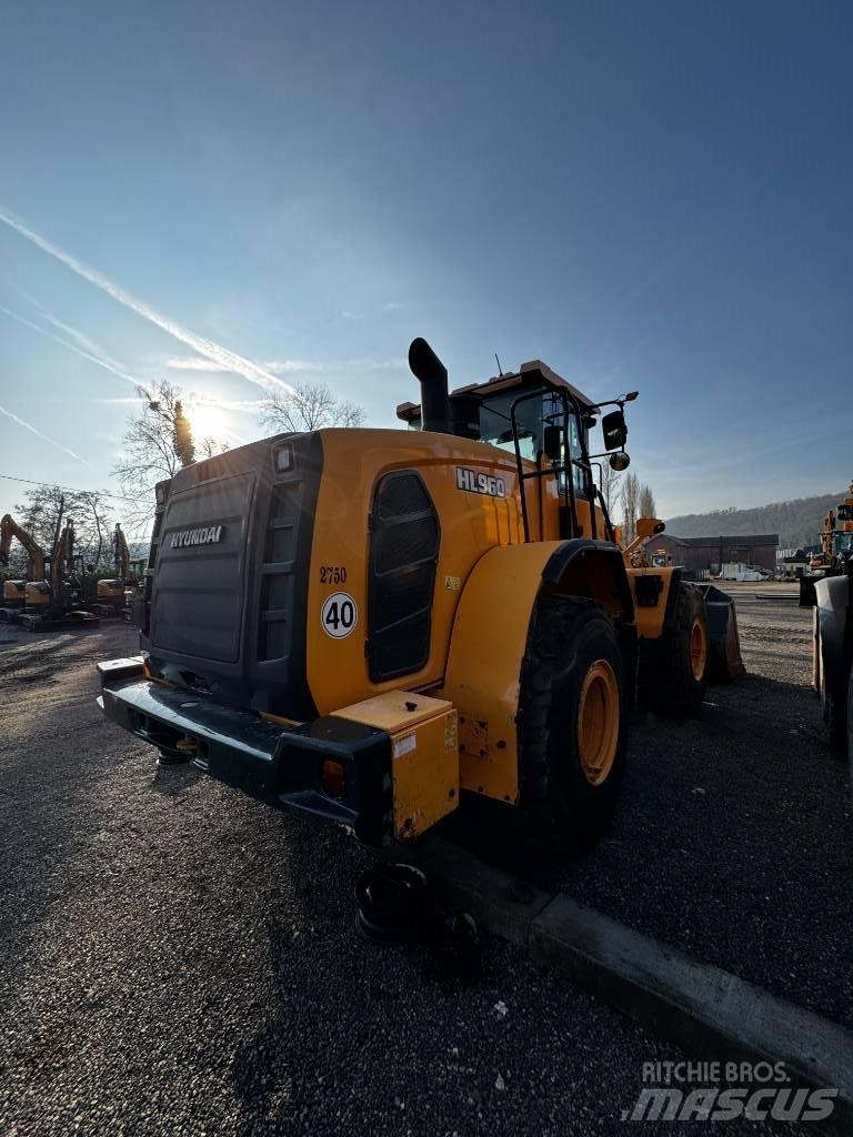 Hyundai HL 960 Kolesové nakladače