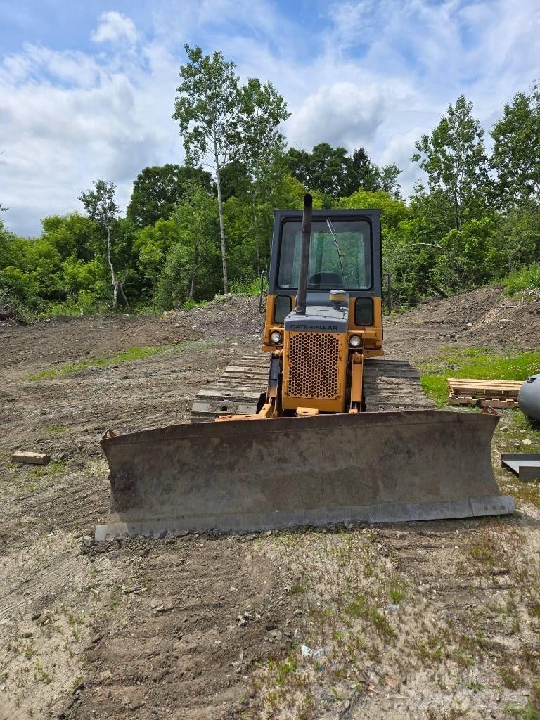 CAT D 3 B LGP Pásové dozéry