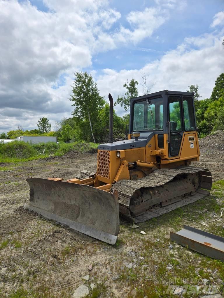 CAT D 3 B LGP Pásové dozéry