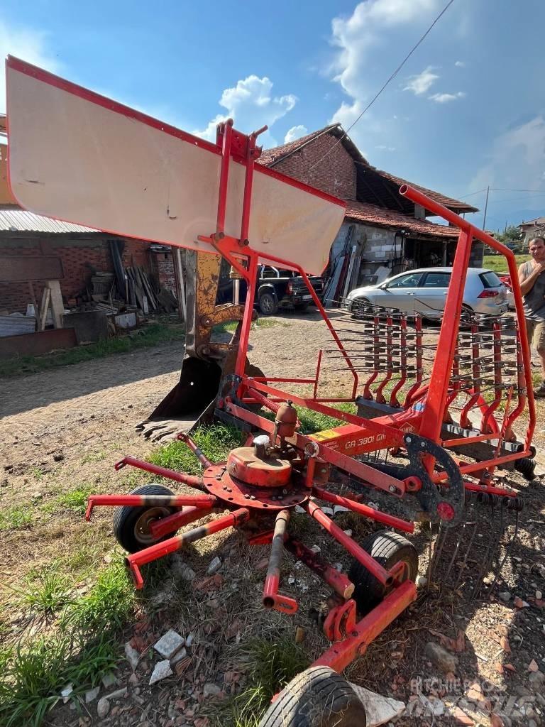 Kuhn GA3801 GM Obracače a zhrabovače sena