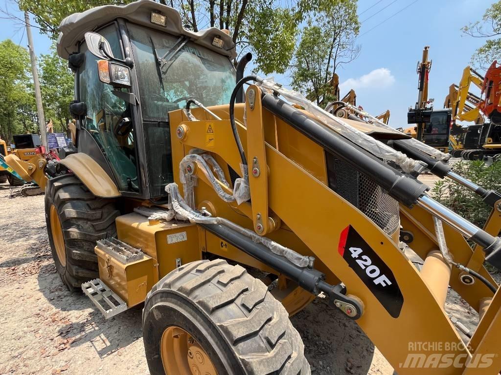 CAT CAT420F Kolesové nakladače