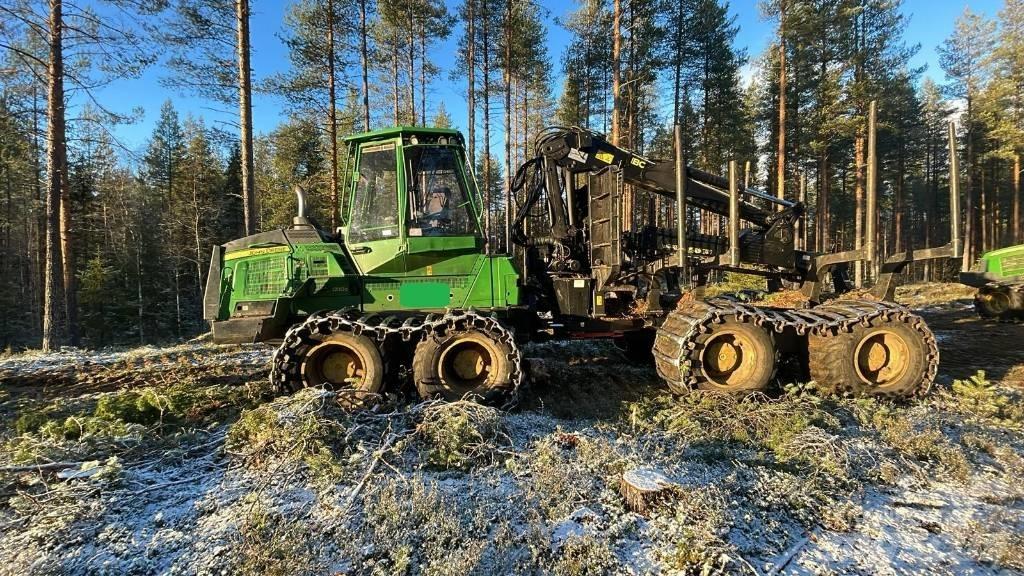 John Deere 1210G Lesné traktory