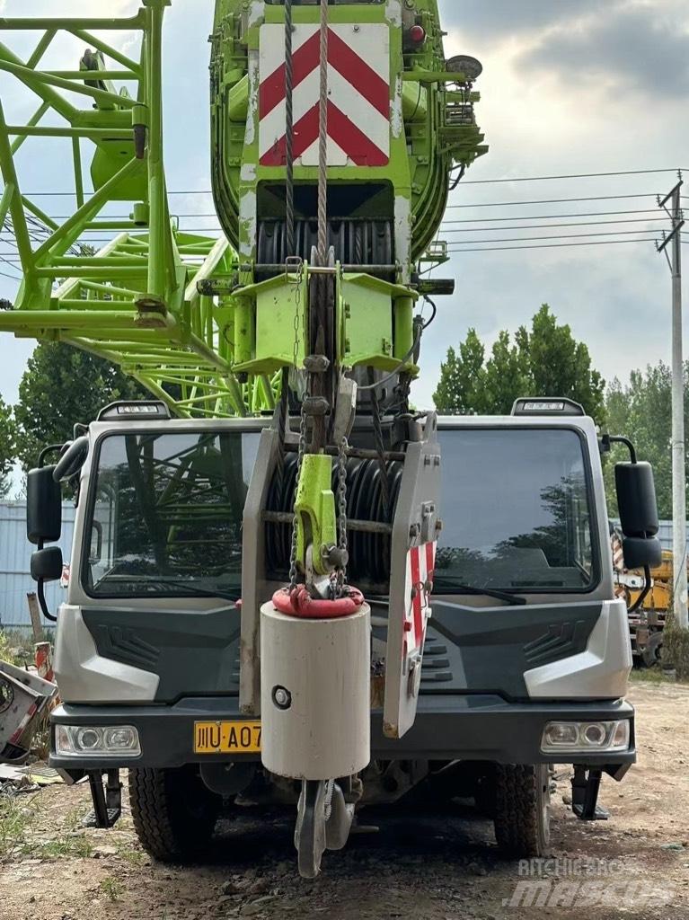 Zoomlion ZTC700 Univerzálne terénne žeriavy