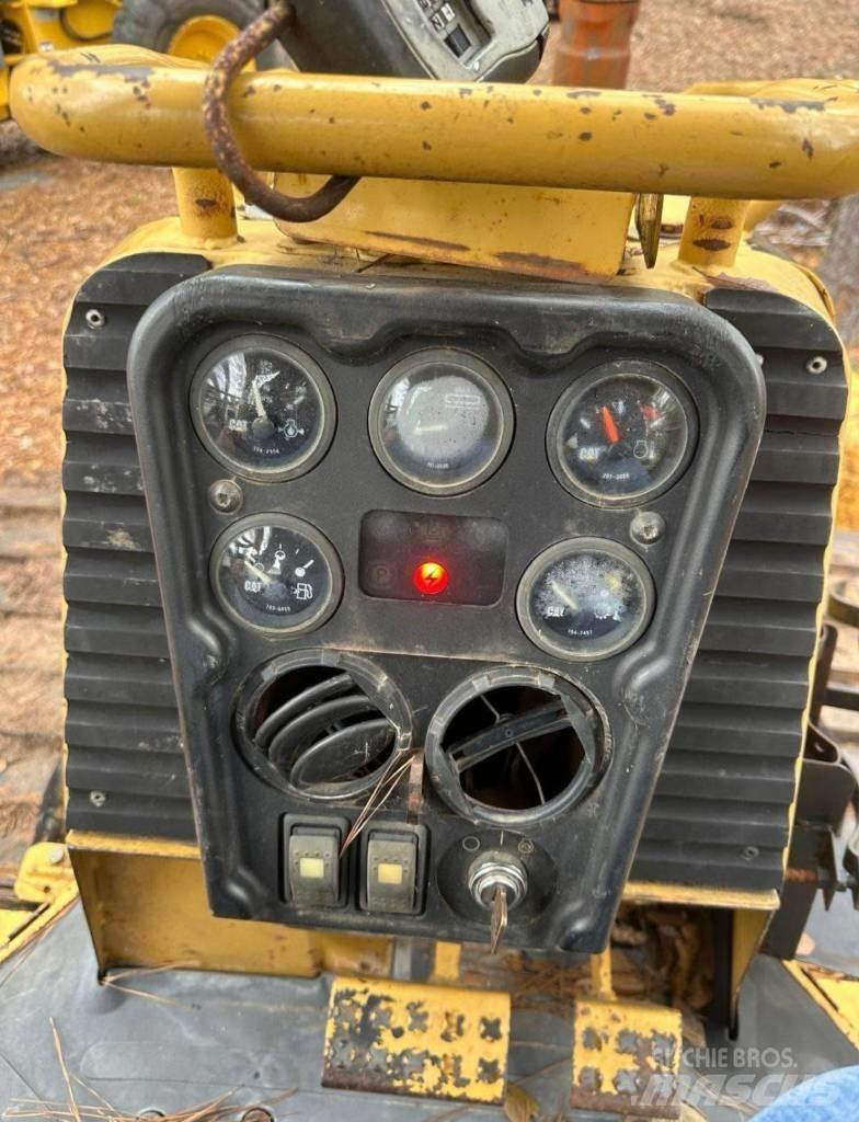 CAT D 3 G LGP Pásové dozéry
