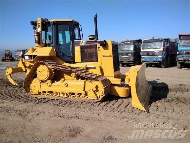 CAT D 6 M Pásové dozéry