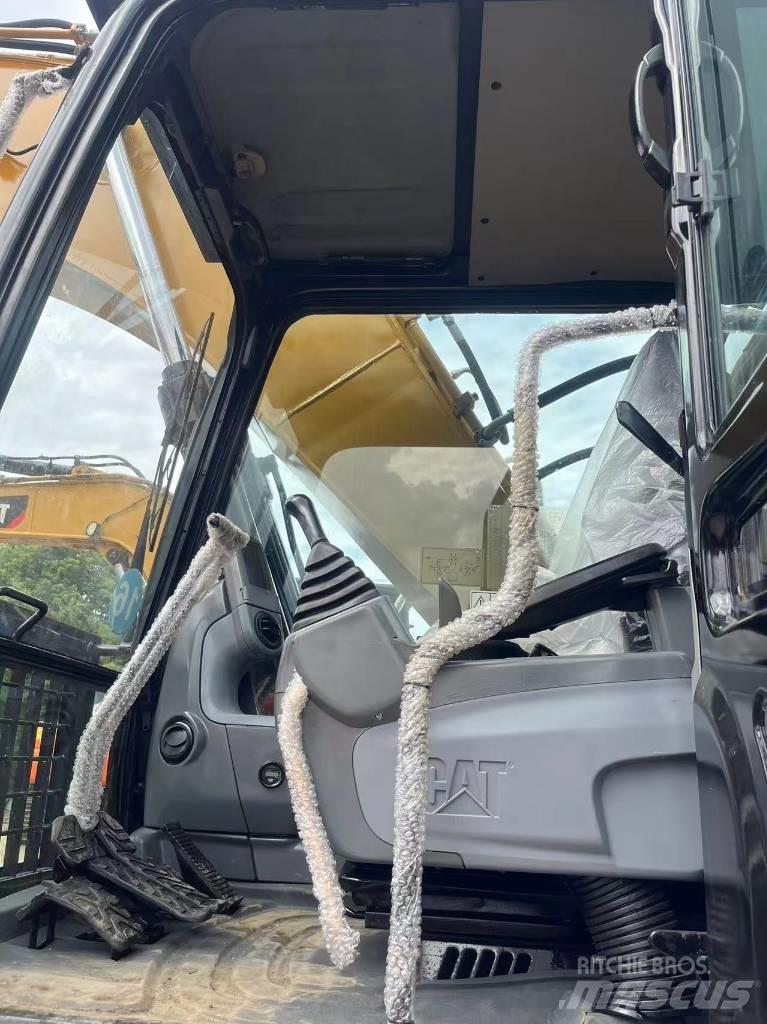 CAT 320 D Pásové rýpadlá