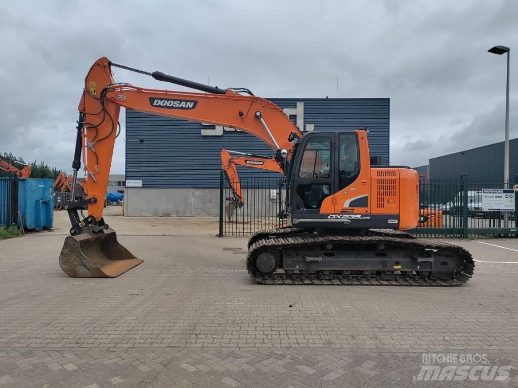 Develon DX235LCR-7 Pásové rýpadlá