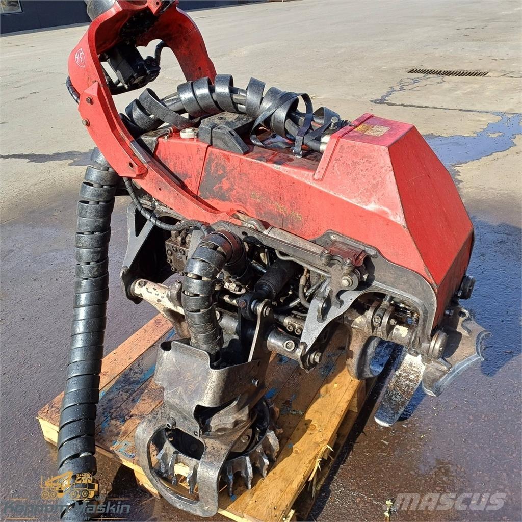 Komatsu C124 Žatevné hlavy