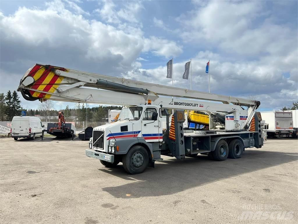 Volvo N12-1-V-6X2 Autožeriavy, hydraulické ruky