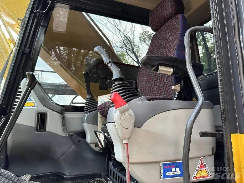 Komatsu PC 220-7 Pásové rýpadlá