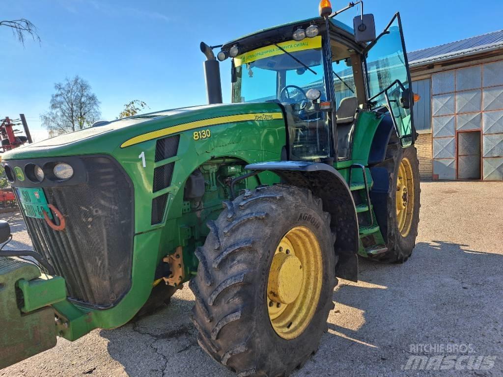 John Deere 8130 Traktory