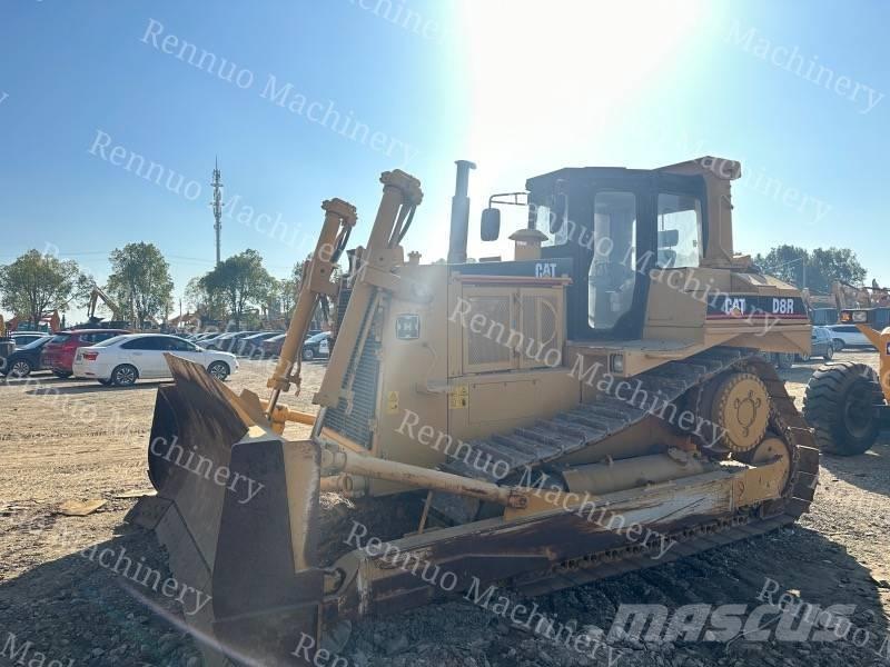 CAT D 8 R Pásové dozéry