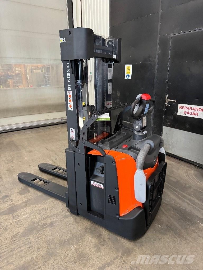 Toyota SPE140L Ručne vedené vysokozdvižné vozíky