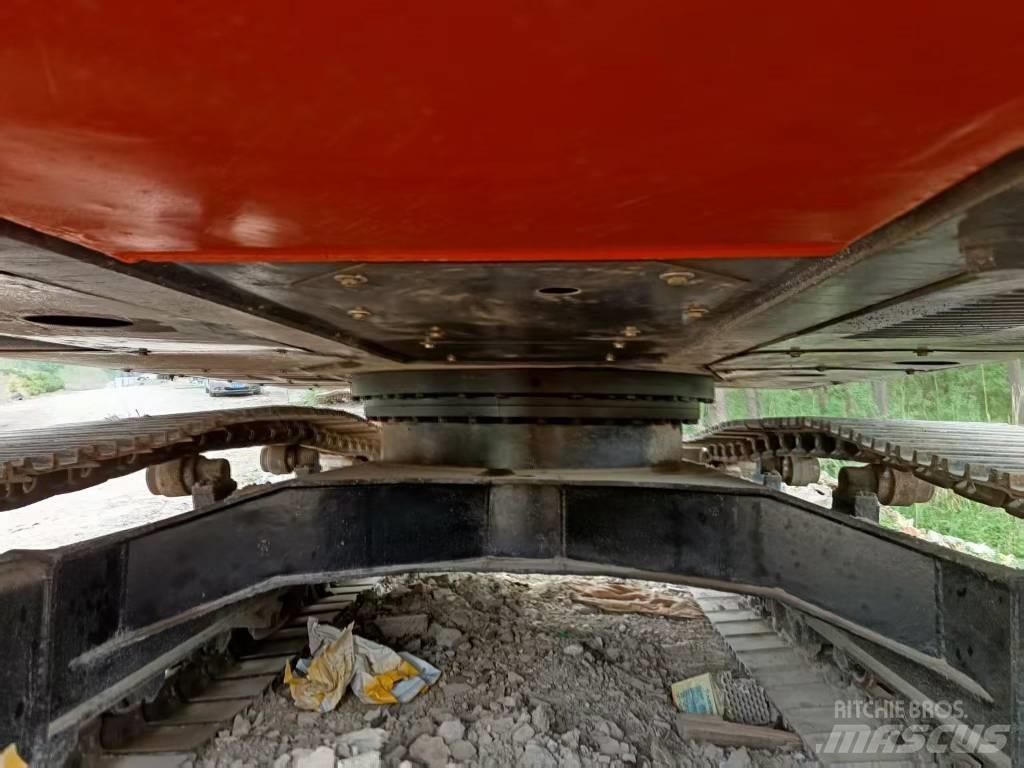 Hitachi ZX200 Pásové rýpadlá