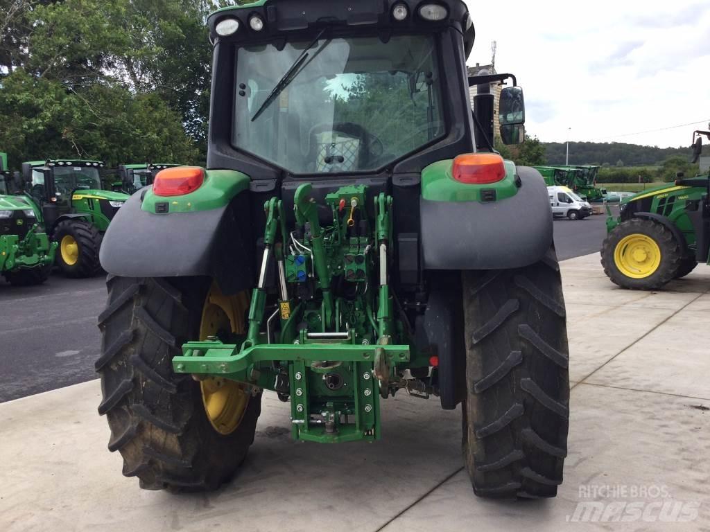 John Deere 6120M Traktory
