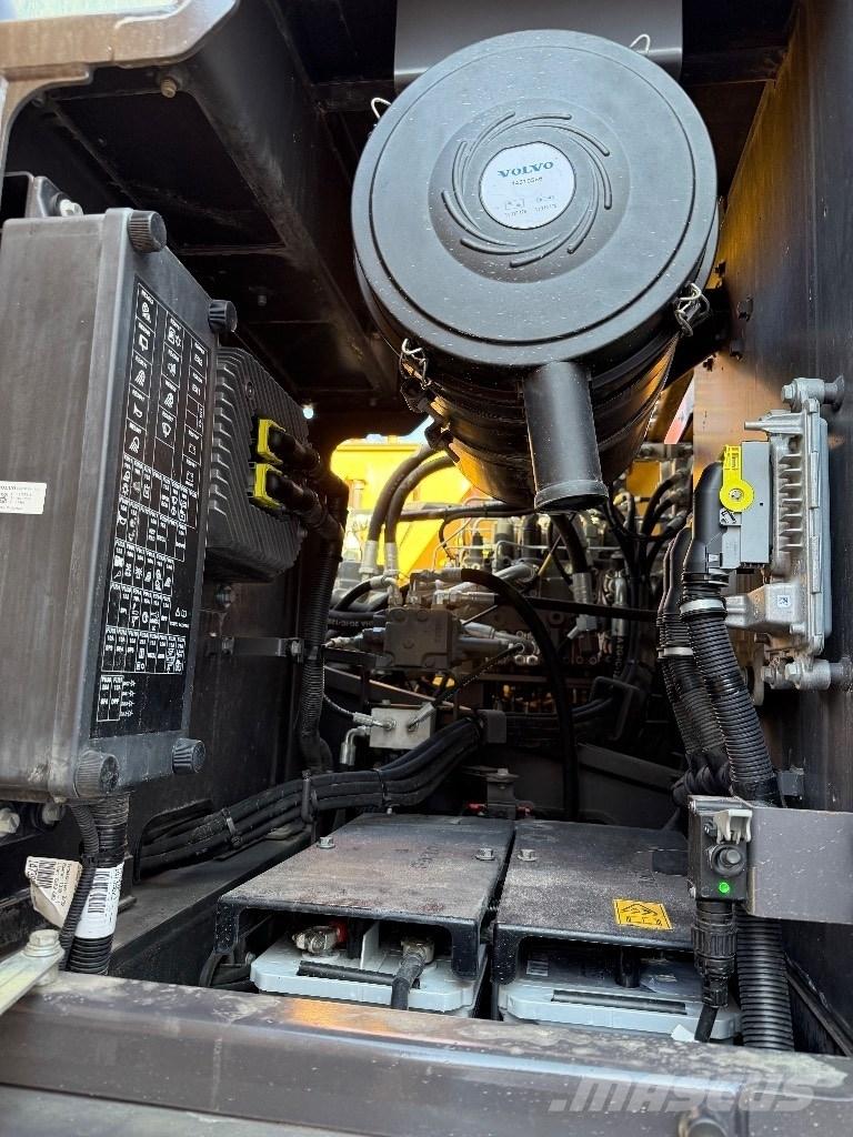 Volvo EC220E Pásové rýpadlá