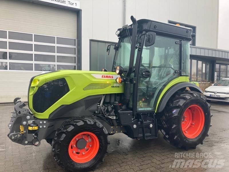 CLAAS NEXOS 240 S Traktory