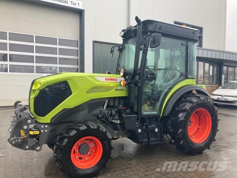 CLAAS NEXOS 240 S Traktory