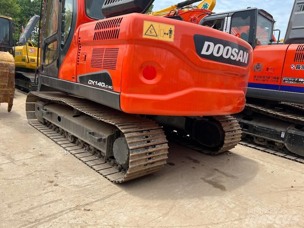 Doosan DX140 Pásové rýpadlá