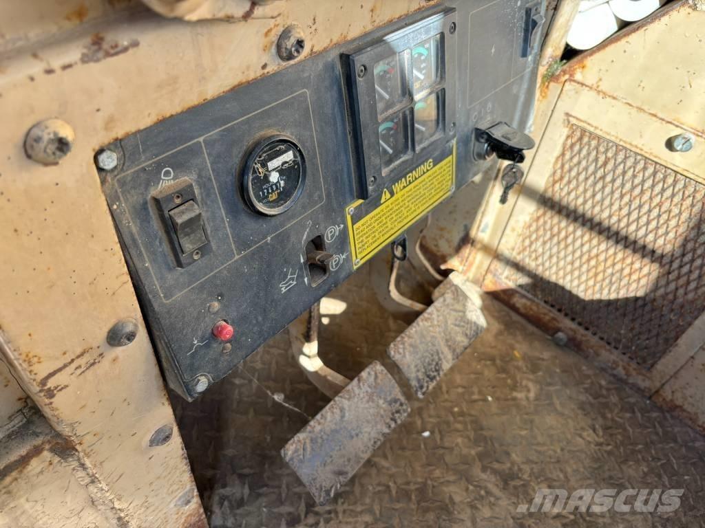 CAT D 5 C Pásové dozéry