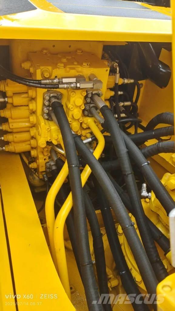 Komatsu PC 220-7 Pásové rýpadlá