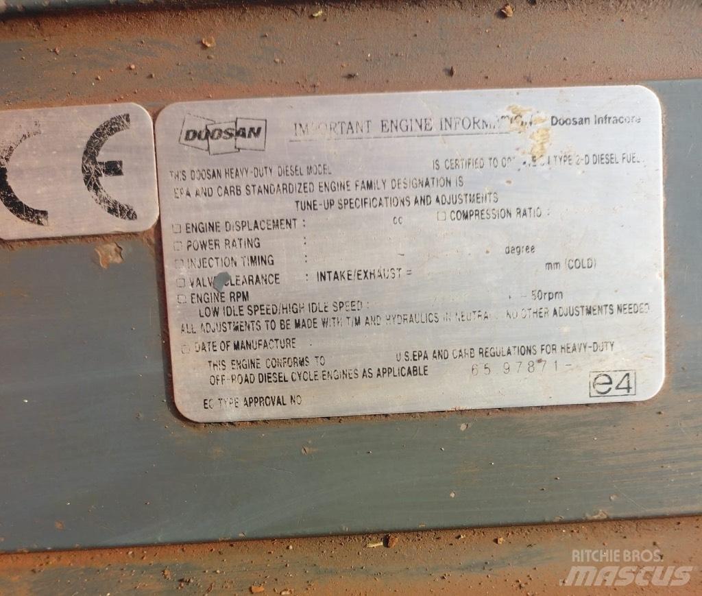 Doosan DX 300 LC-5 Pásové rýpadlá