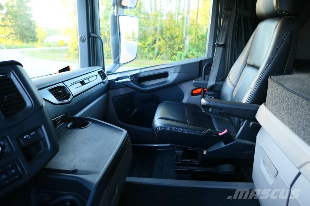 Scania R590B6x2nb Hákový nosič kontajnerov