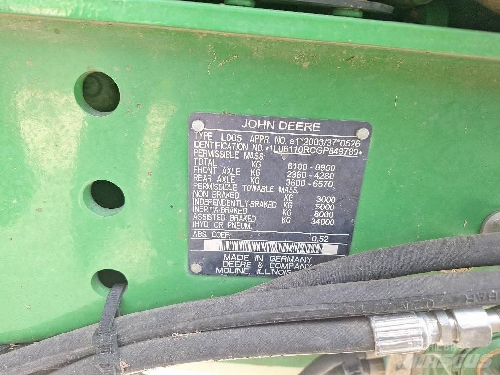 John Deere 6110R Traktory
