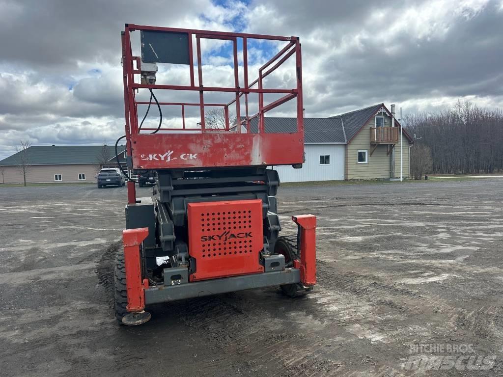 SkyJack SJ 8841 RT Nožnicové zdvíhacie plošiny