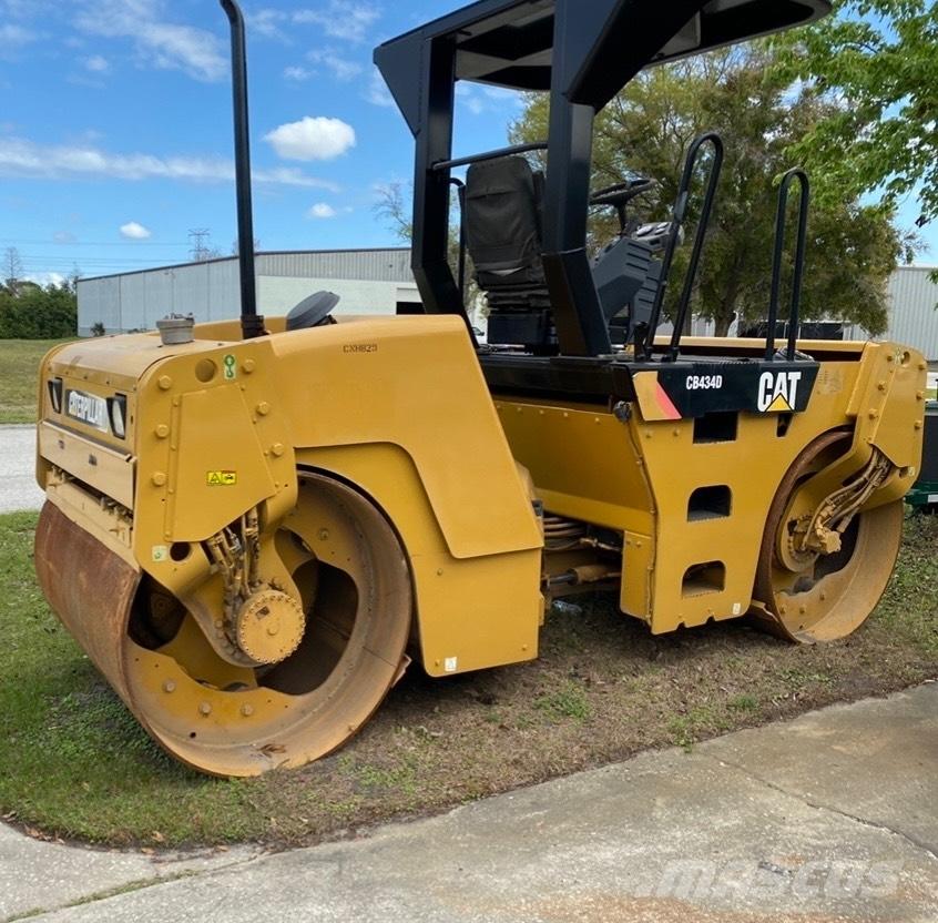 CAT CB 434 D Tandemové valce