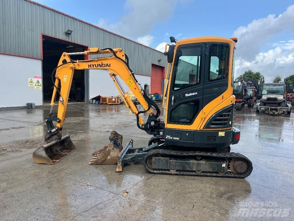 Hyundai R25Z-9 AK Mini rýpadlá < 7t