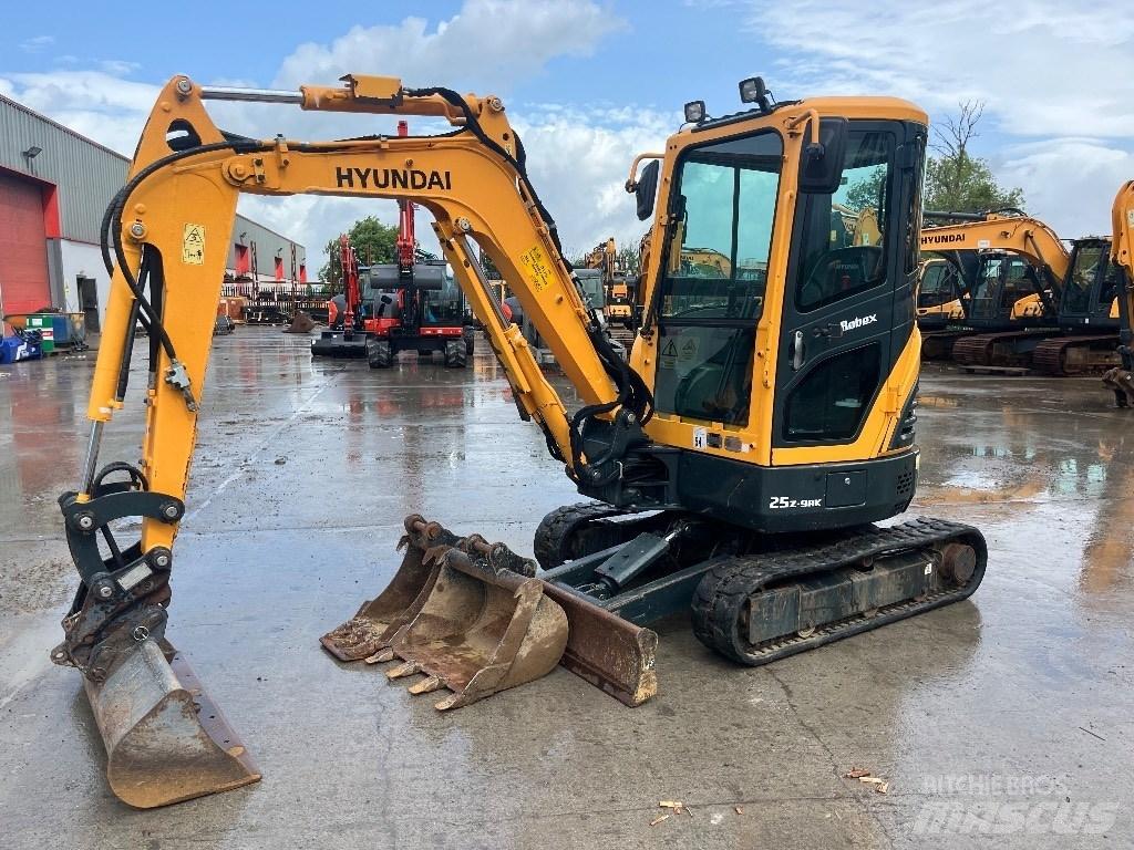 Hyundai R25Z-9 AK Mini rýpadlá < 7t