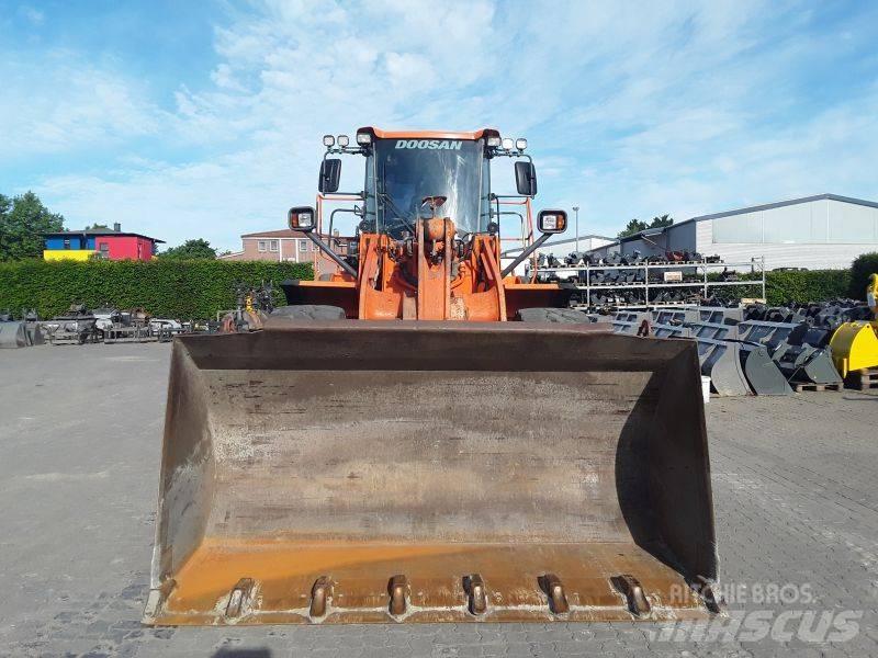 Develon DL350-5 Kolesové nakladače